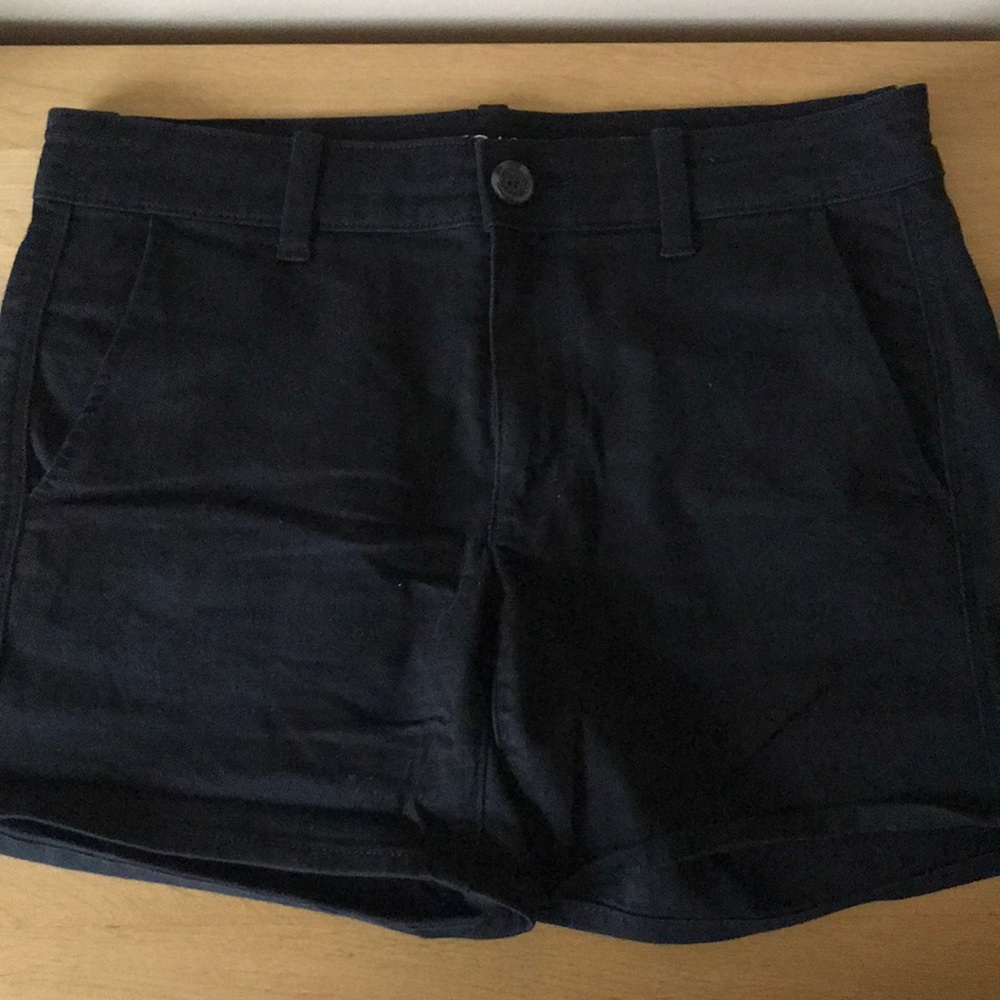 American Eagle Midi Black Shorts